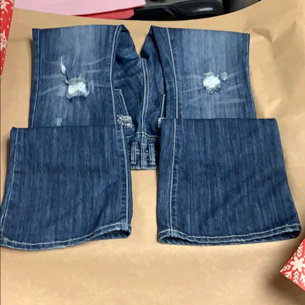 🎊Host Pick🎊Almost Famous Destructed Jeans Sz 9 - Picture 5 of 7